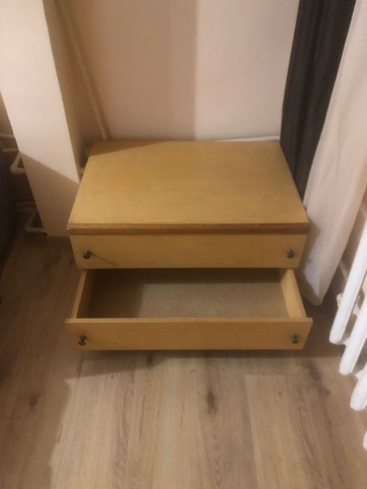 Шкаф с две големи чекмеджета