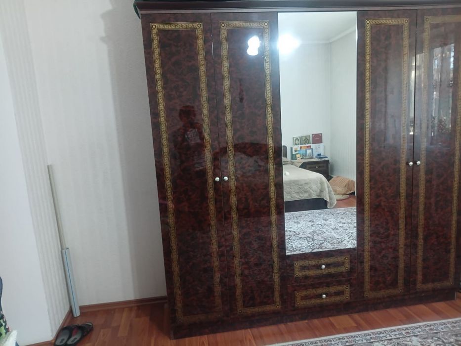 Продается спальный гарнитур в отличном состоянии