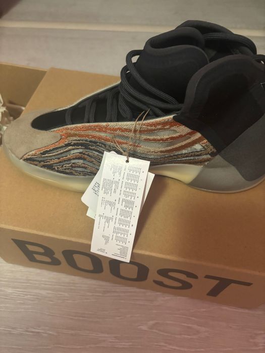 Yeezy quantum flash orange