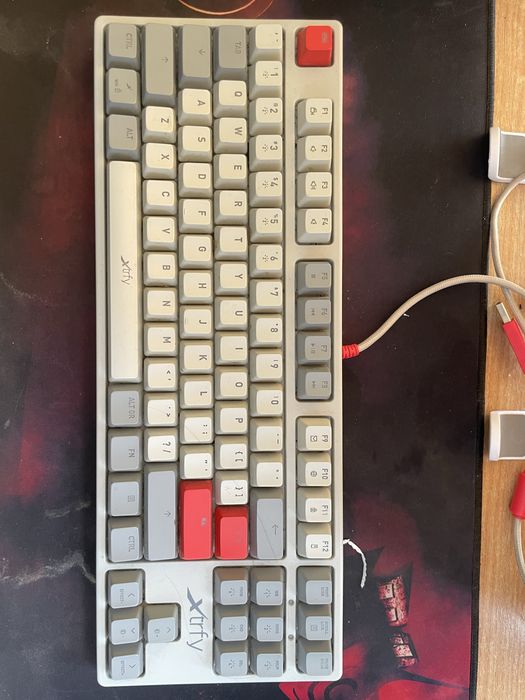 Tastatura gaming mecanica xtrfy retro