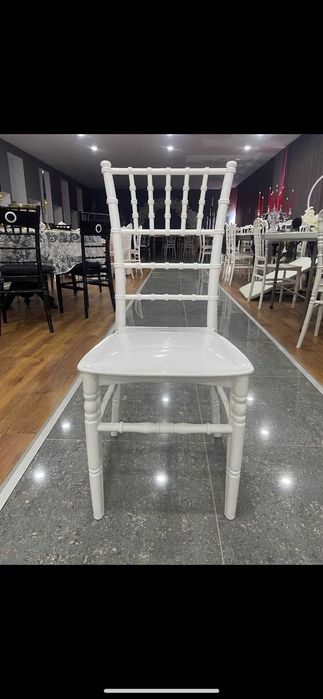 Vand scaune si mese pentru evenimente (si inchiriem)