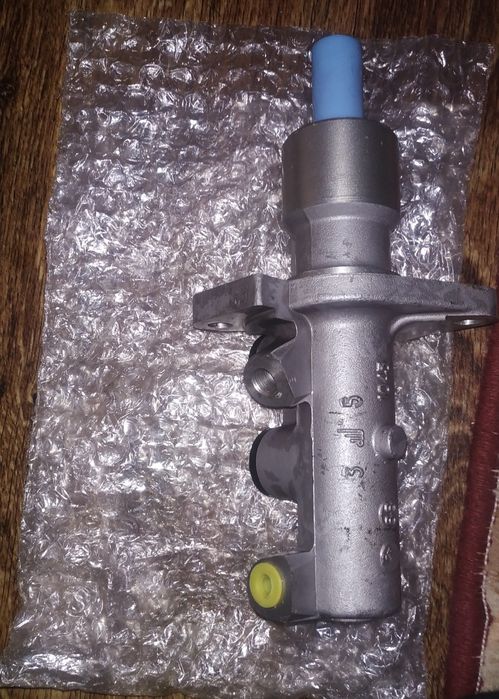 Главный цилиндр сцепления BMW E34