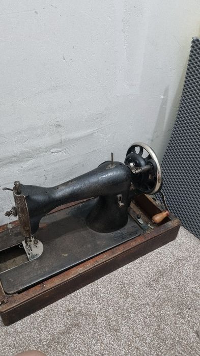 Продам швейную машинку