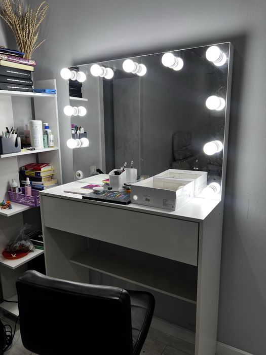 Продам стол для визажиста