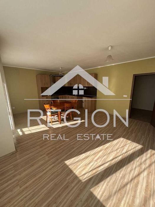 Тристаен полуобзаведен апартамент-Левски