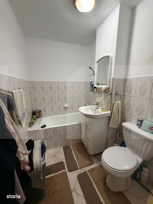 Apartament cu doua camere, semidecomandat, etaj 1, zona Bucovina