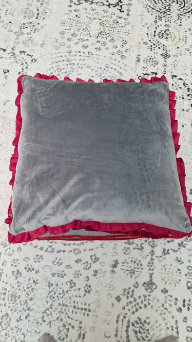 Корпе и подушки новые