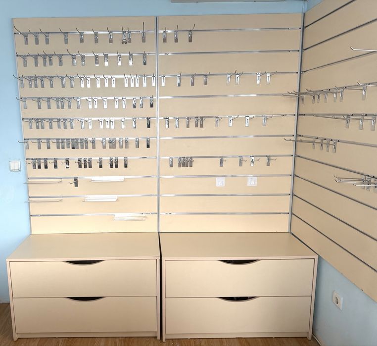 Търговско оборудване за магазин аптека,магазин за бижута и за дрехи