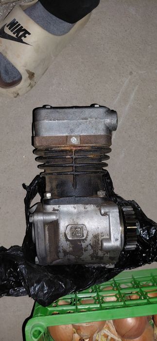 Продам  компрессор