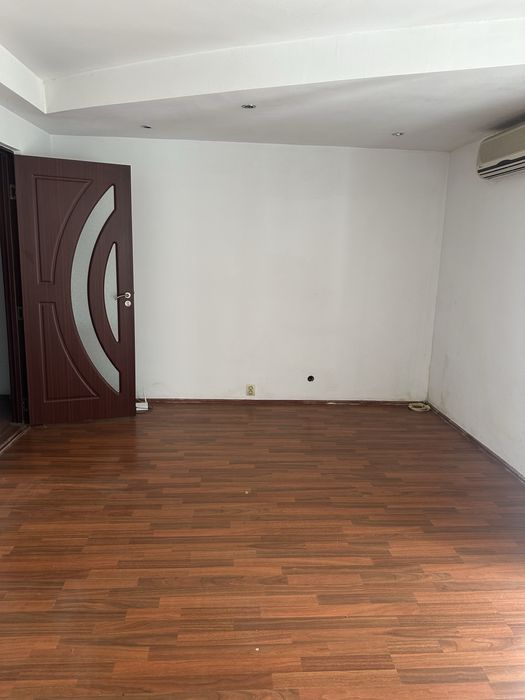 Inchiriez apartament