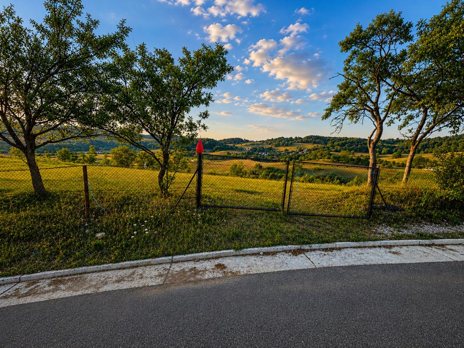 Vând teren intravilan construibil cu panoramă deosebită - 2453 mp Roșia