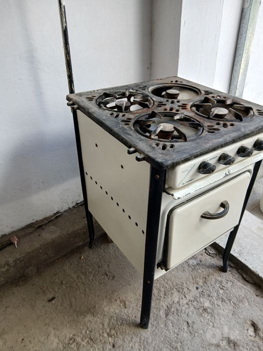 Газовая плита 4 конфорки с духовкой, рабочая