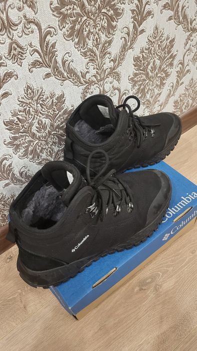 Продам кроссовки зимние