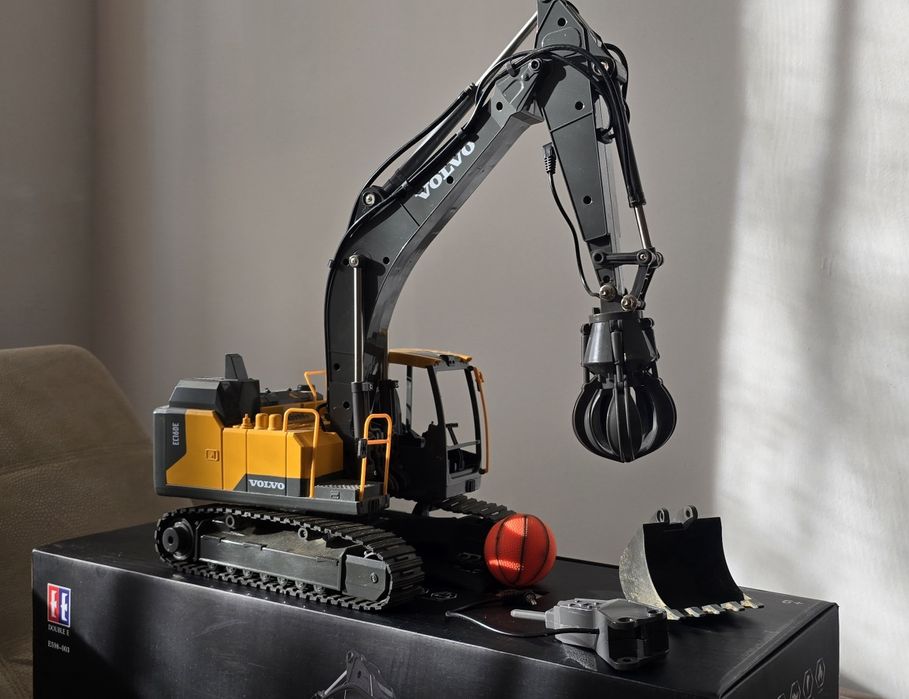 Excavator VOLVO 3 in 1 E598-003