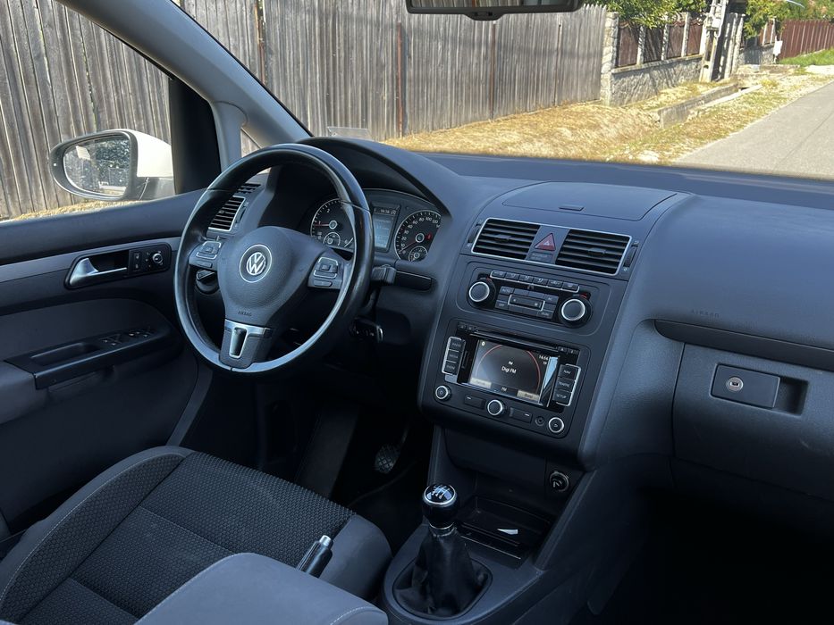 Volkswagen Touran 5 locuri, Navi, senzori, euro 5