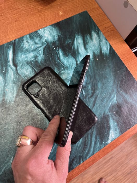 Продаю HUAWEI P40 lite