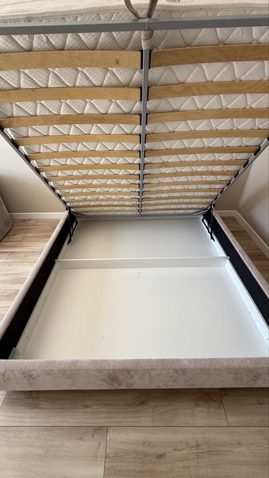 Продам кровать с матрасом, размер 200х180сс