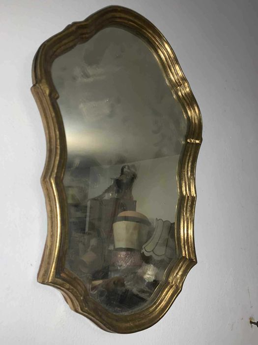 Oglinda de perete cu rama din lemn