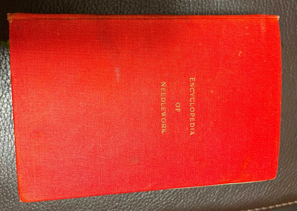 Антична колекционерска Енциклопедия за ръкоделие на английски език