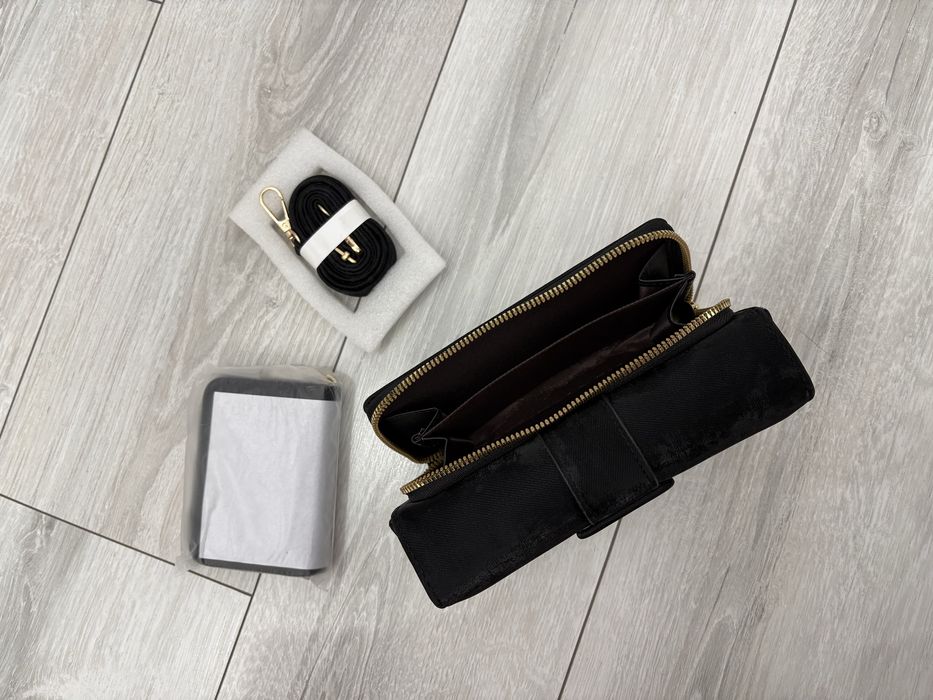 Красива и практична дамска чанта с протмоне и отделение за телефон