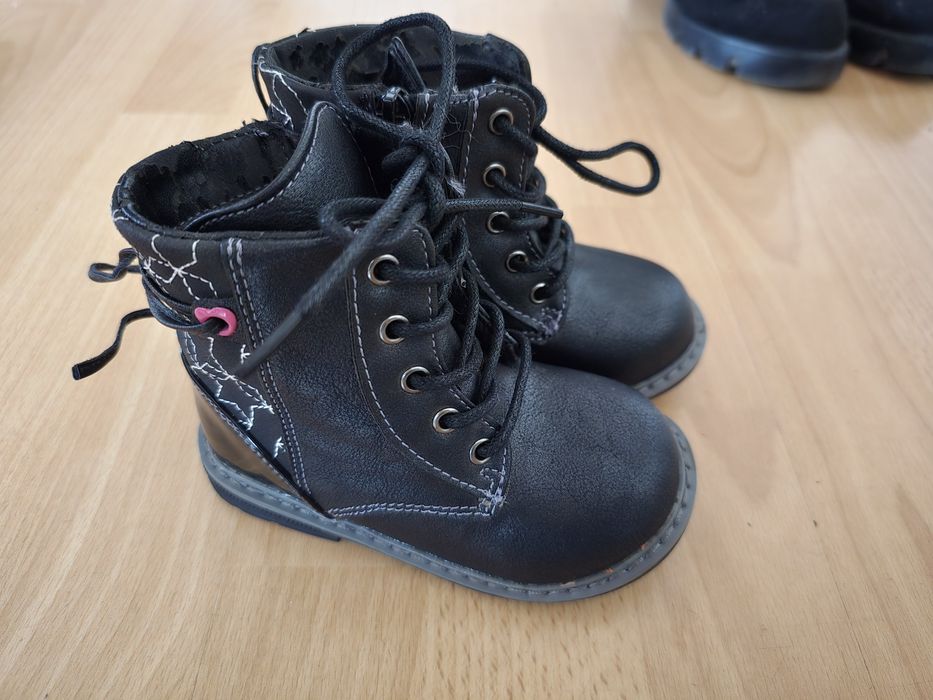 Продавам детски обувки по 10лв