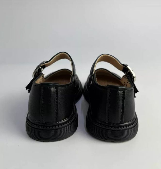 Продам новые туфли на деаочку