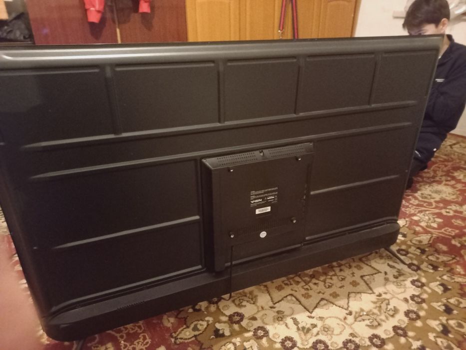 Телевизор сатылады экраны сынған,