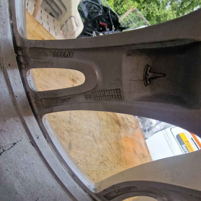 Tesla Y  19" джанта
