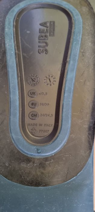 Продавам къси плавници за гмуркане и шнорхелинг FF 100, черни