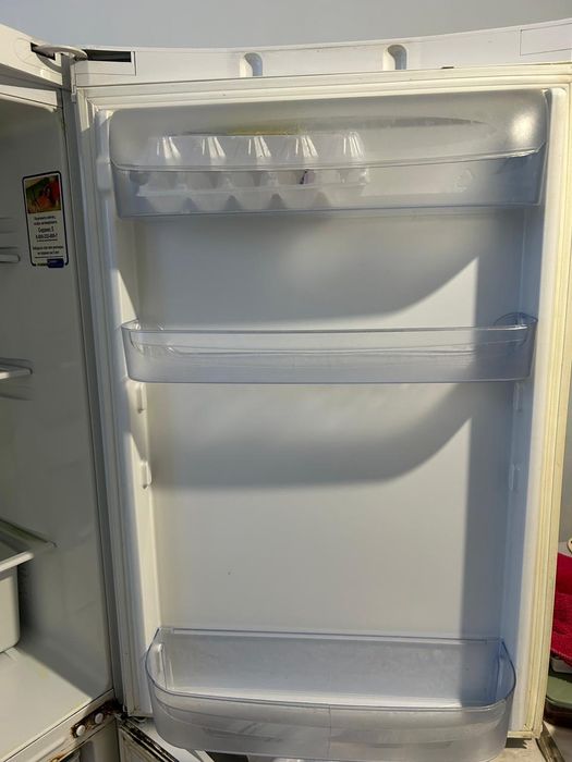 Холодильник Indesit