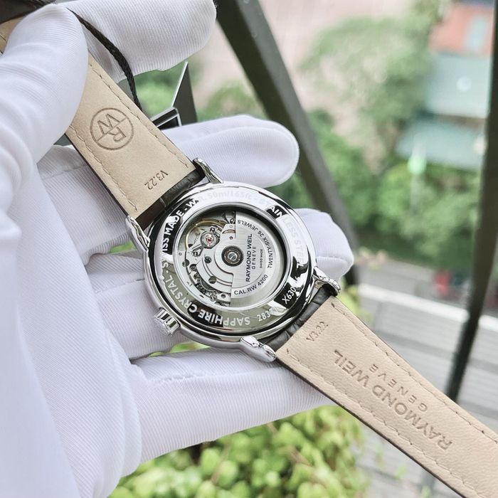 Швейцарские часы Raymond Weil