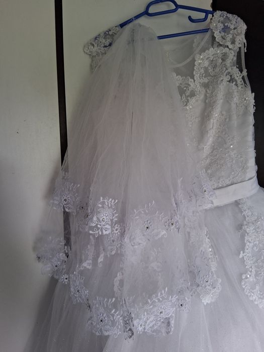 Rochie de mireasa cu voal