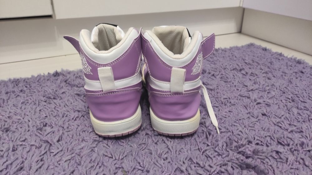 Високи кецове за момиче!