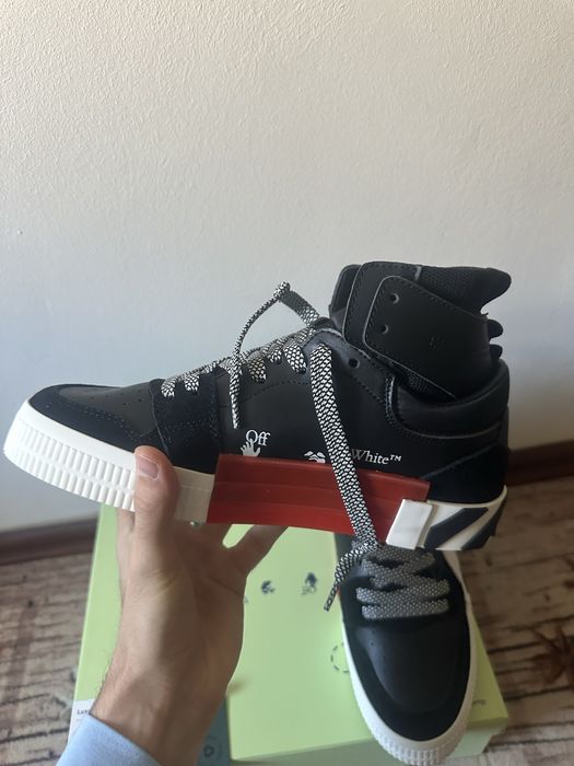Off-White Vulcanized Hi Top Black