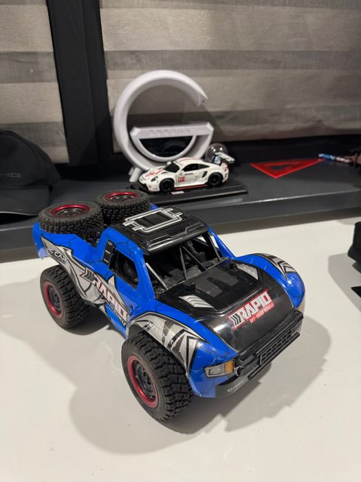 Профессиональная машинка на пульте управления Rapid