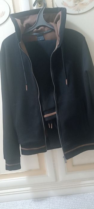 Продам спортивный костюм