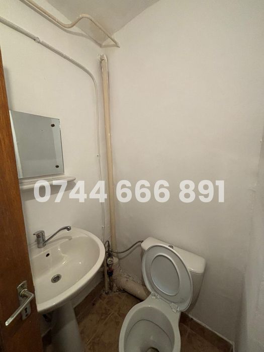 Apartament decomandat 3 camere, etaj 3, strada Maramures