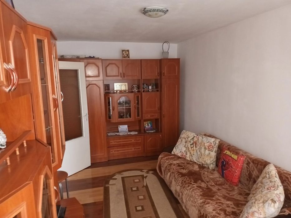 Închiriez garsoniera