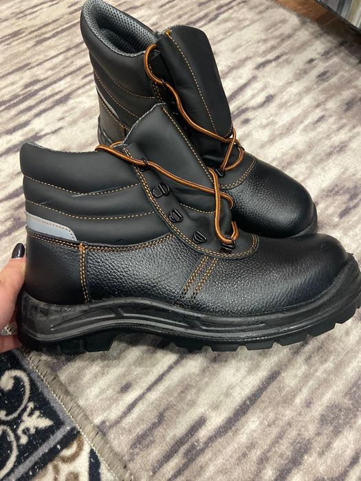 Продам ботинки 45 размер