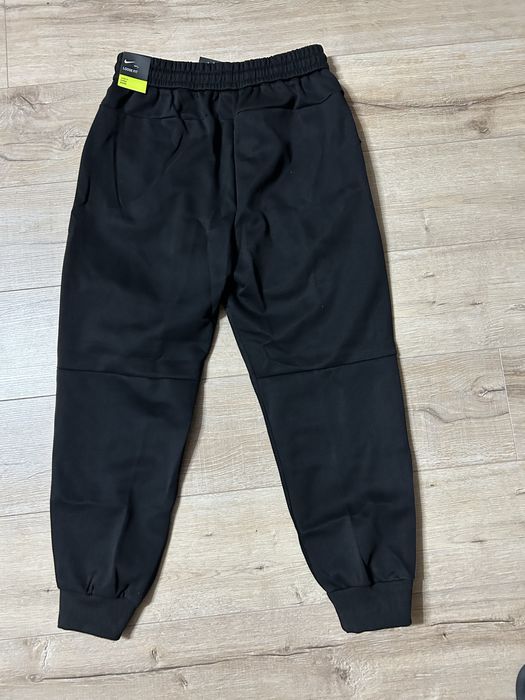 Pantaloni nike tech