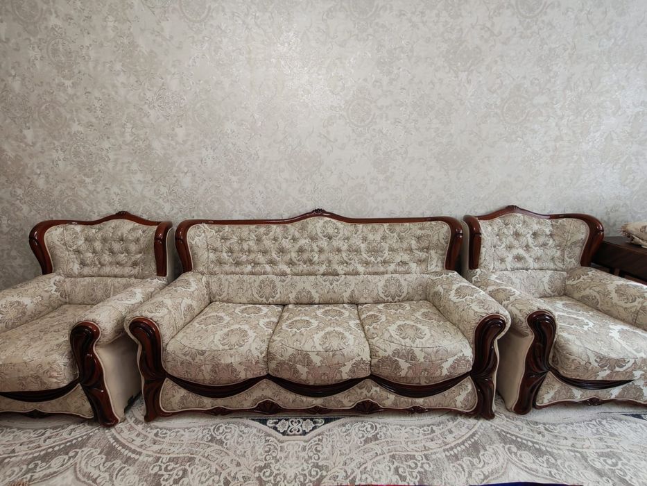Продам диван с 2-мя креслами