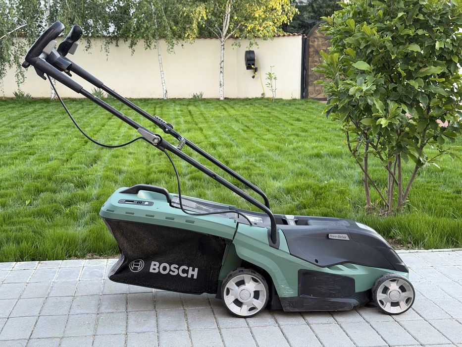 Masina tuns iarba BOSCH  Universal Rotak 540