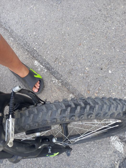 Продавам запазено детско колело