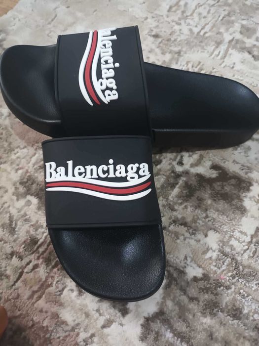 Șlapi 1 la 1 după originali  mărime disponibil 44