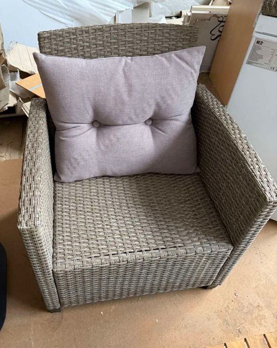 Продавам градински комплект с възглавници