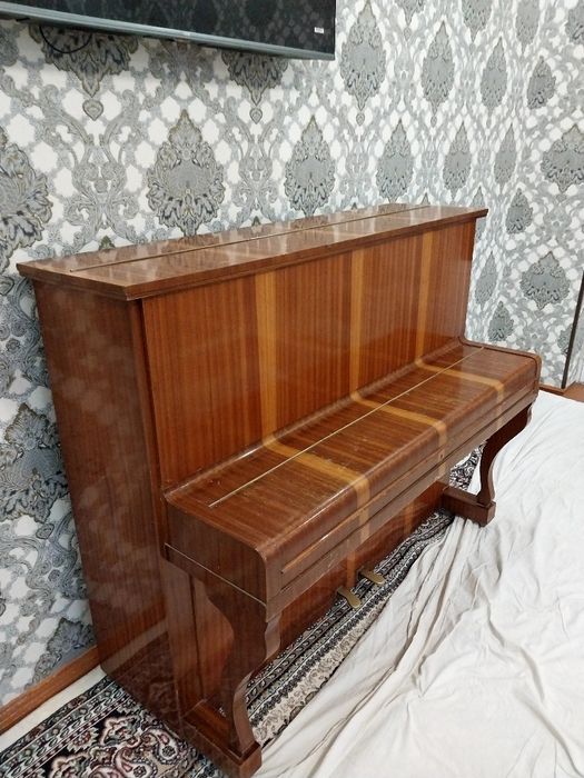 Полшада ишлаб чикарилган пианино сотилади