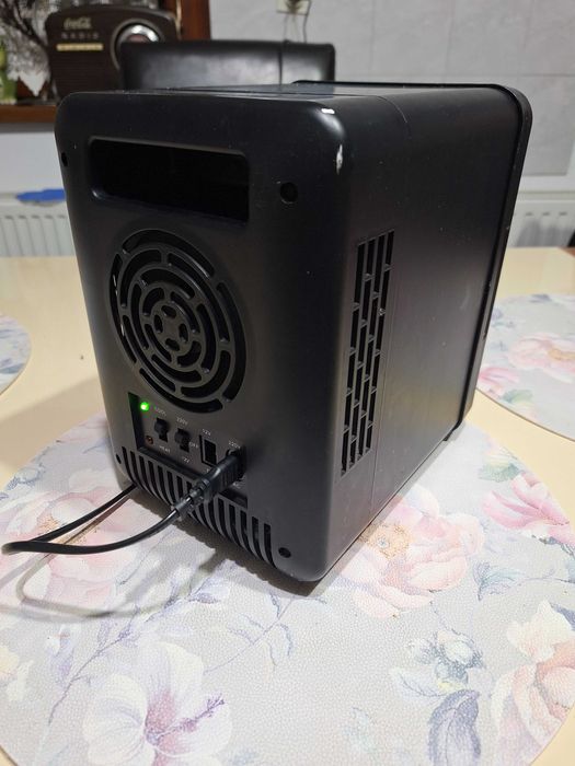 Cooler racitor frigider auto la 12V termoelectric 4 Litri