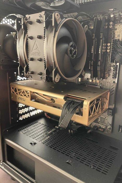 MSI Radeon RX 5700 XT Evoke OC 8GB | Много добро състояние