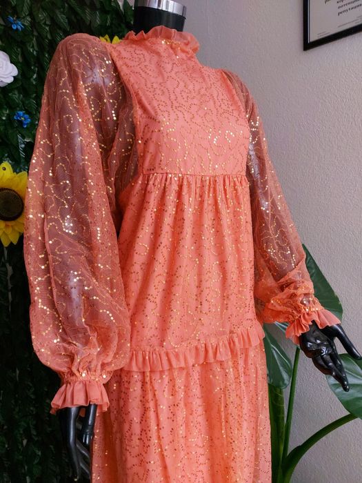 сияеща блестяща рокля с камъни различни модели