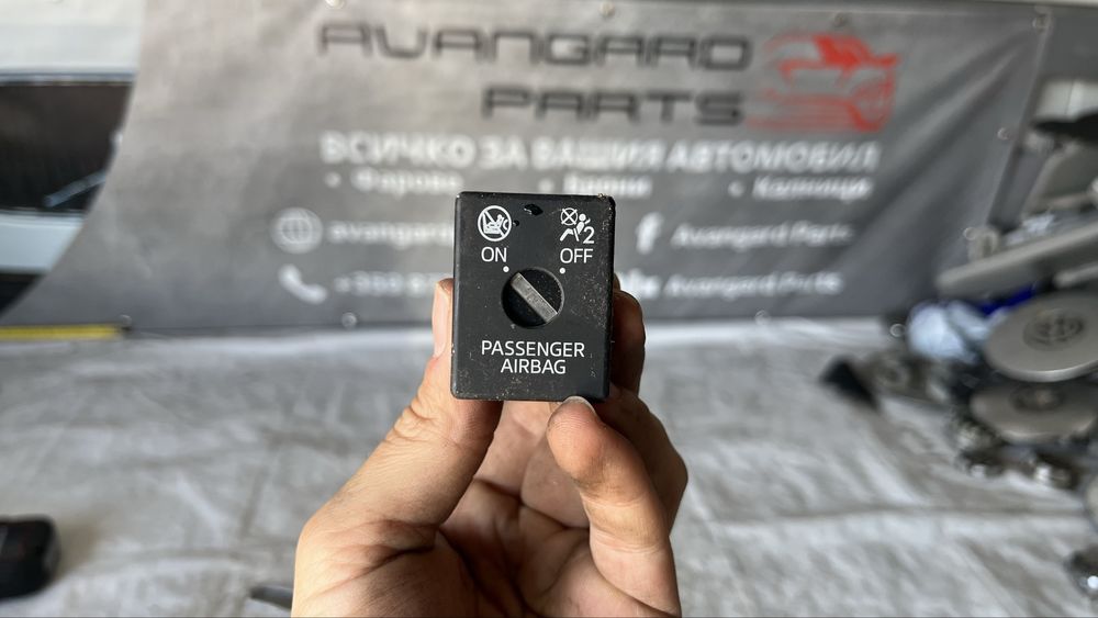 Mazda 3 еърбег бутон